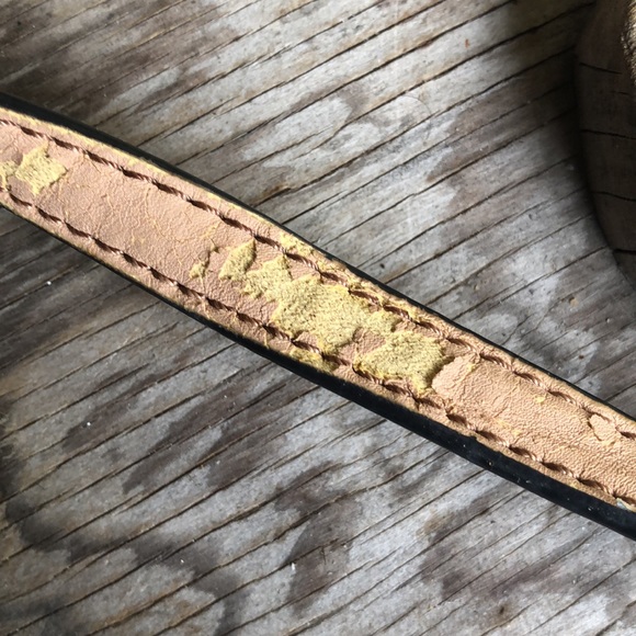 3 for $15	Guess Cross Body bag - Picture 5 of 5